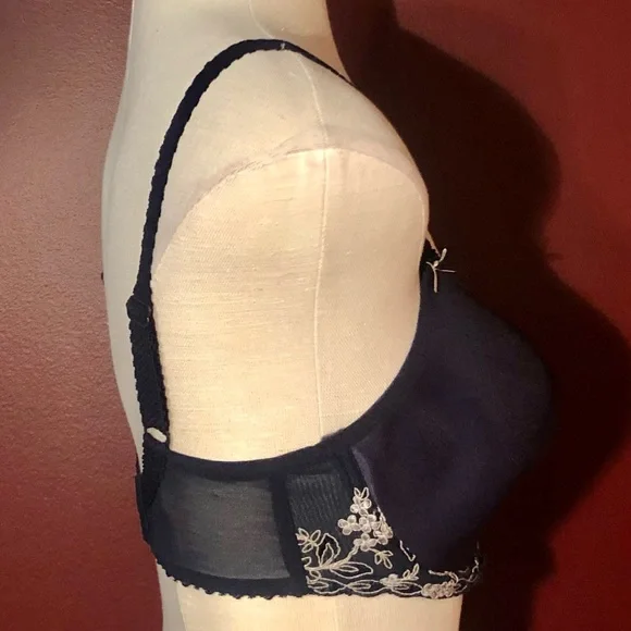 Bra - Picture 3 of 6